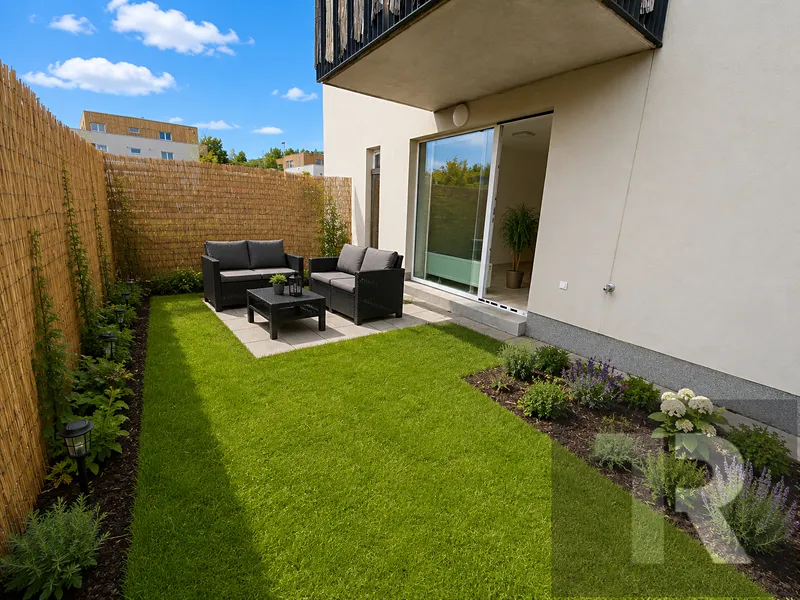 Prodej bytu 1+kk (38,4 m2) se zahrádkou (31 m2) a parkovacím